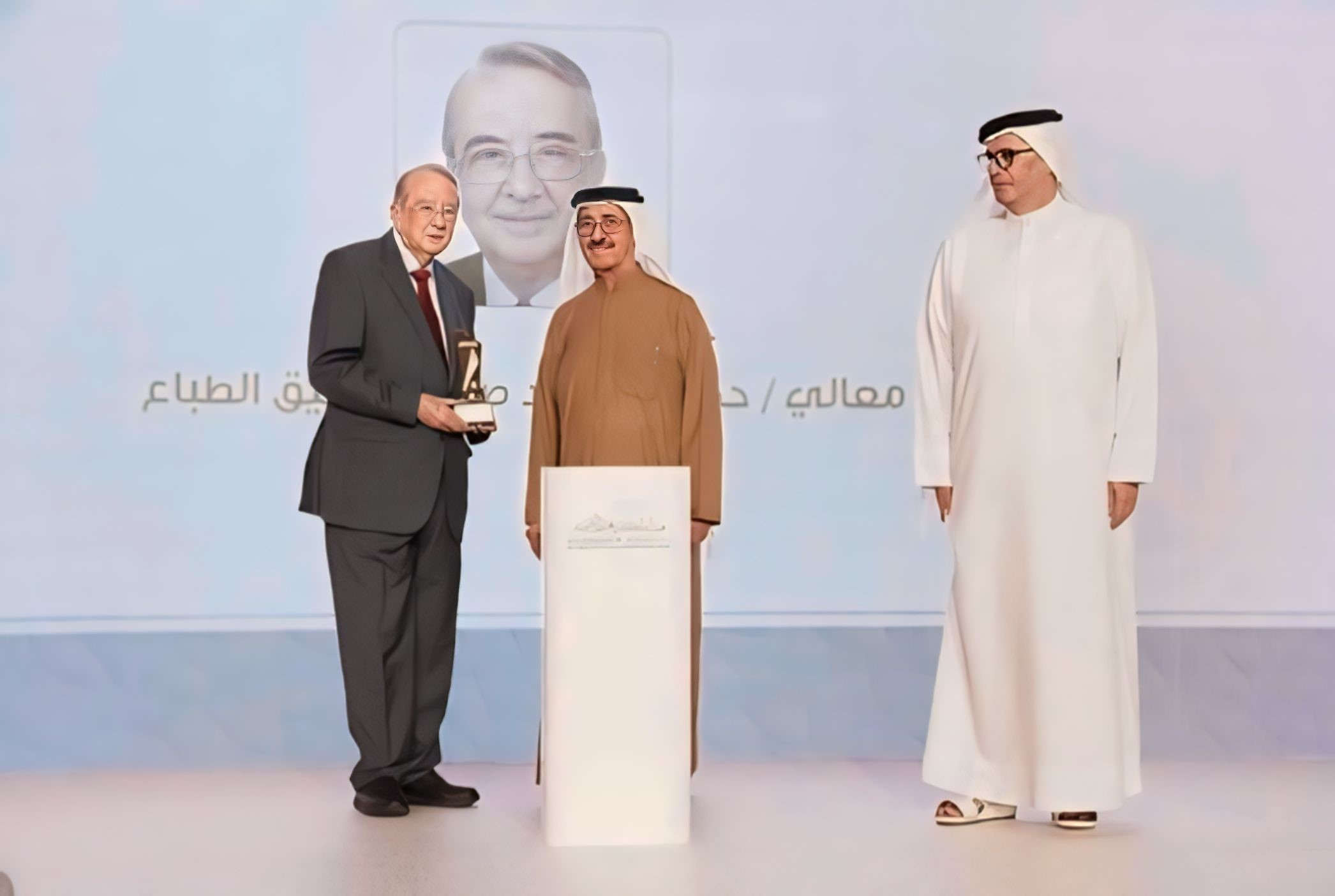 Hasher Al Maktoum honours winners of Watani Al Emarat Humanitarian Work Award