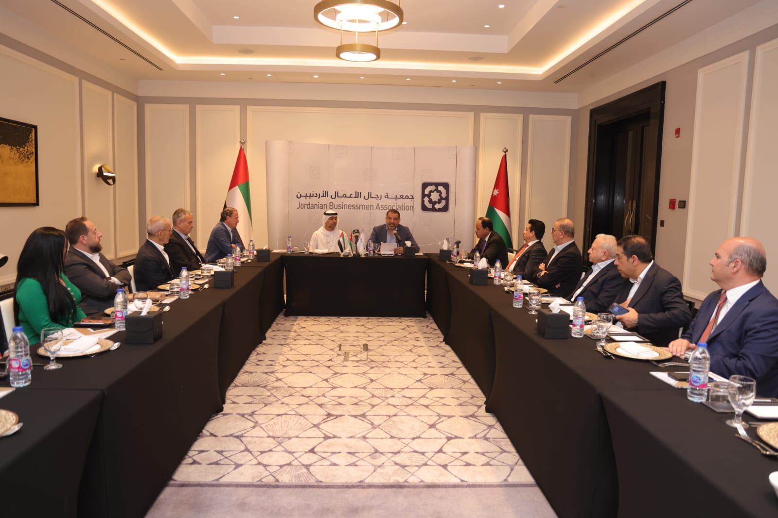 جمعية رجال الأعمال تبحث تعزيز التعاون الاقتصادي مع السفارة الإماراتية