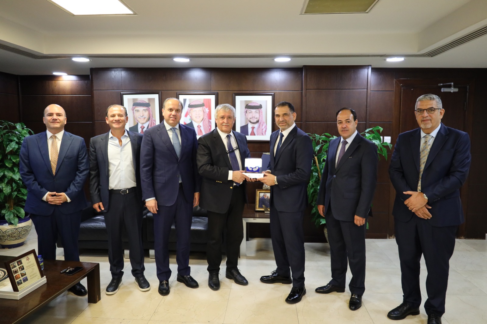 وزير النقل يلتقي رئيس وأعضاء جمعية رجال الأعمال